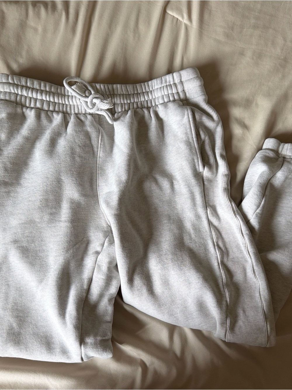Aritzia TNA cozy boyfriend light heather  Gray Drawstring Sweatpants